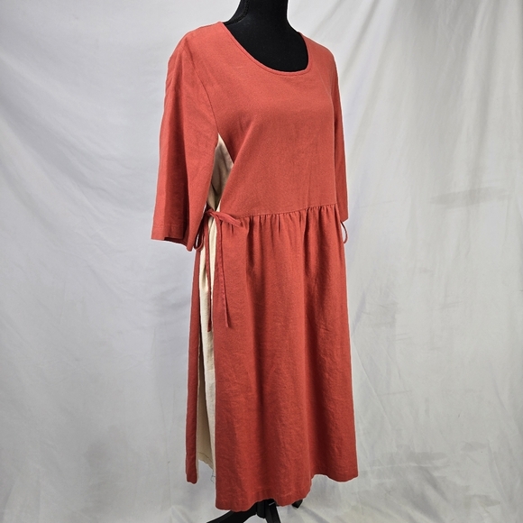 Elegant Red and Cream Dress - Picture 5 of 10